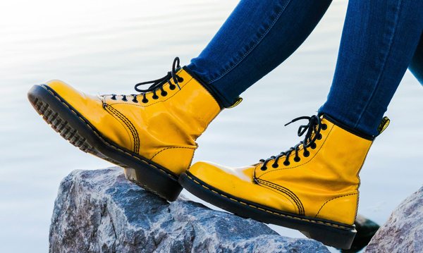 Comment marier des boots en cuir avec des tenues printanières?