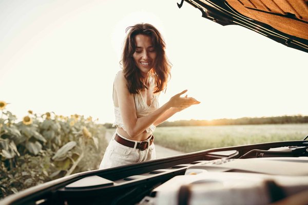 Quel choix de bonnet pour un look hivernal élégant sans compromettre la coiffure?