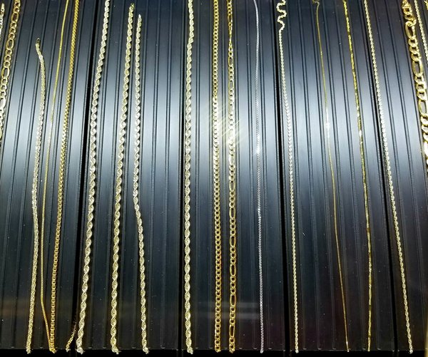 Ras du cou en or jasna : élégance et éco-responsabilité